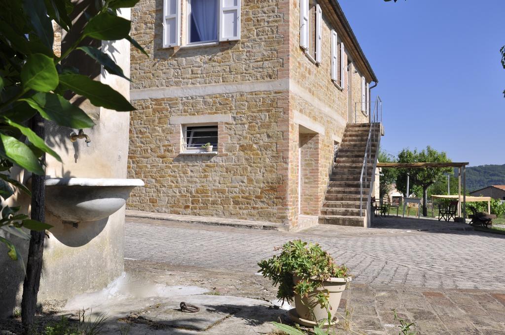Tuttaterra Guest House Serra San Quirico Eksteriør bilde